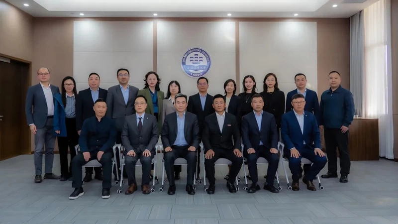 THE DONATION SIGNING CEREMONY BETWEEN SHANGHAI MARITIME UNIVERISITY AND AGRICORE GROUP WAS SUCCESSFULLY HELD